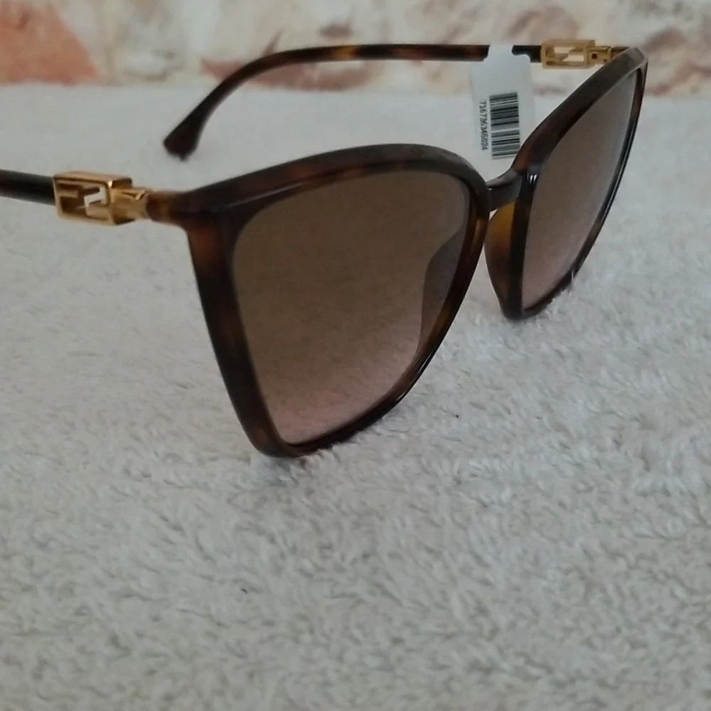 New Fendi Injection Plastic Cat-Eye Sunglasses - Picture 8 of 16